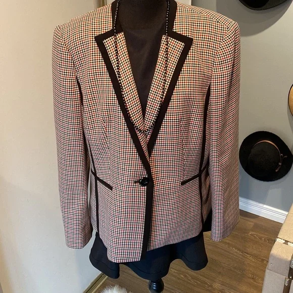 🌟 Beautiful Houndstooth Blazer - Picture 5 of 14